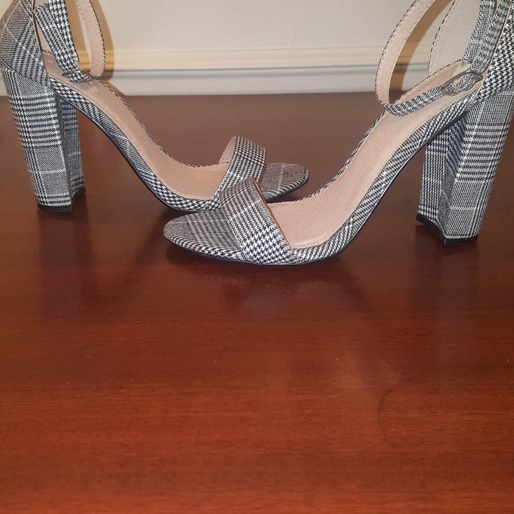 Shoes - Picture 3 of 4